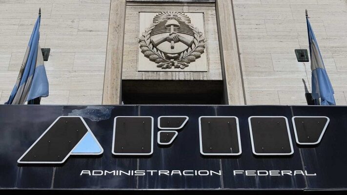 Adorni defendió al titular de la DGI por las propiedades en el exterior no declaradas